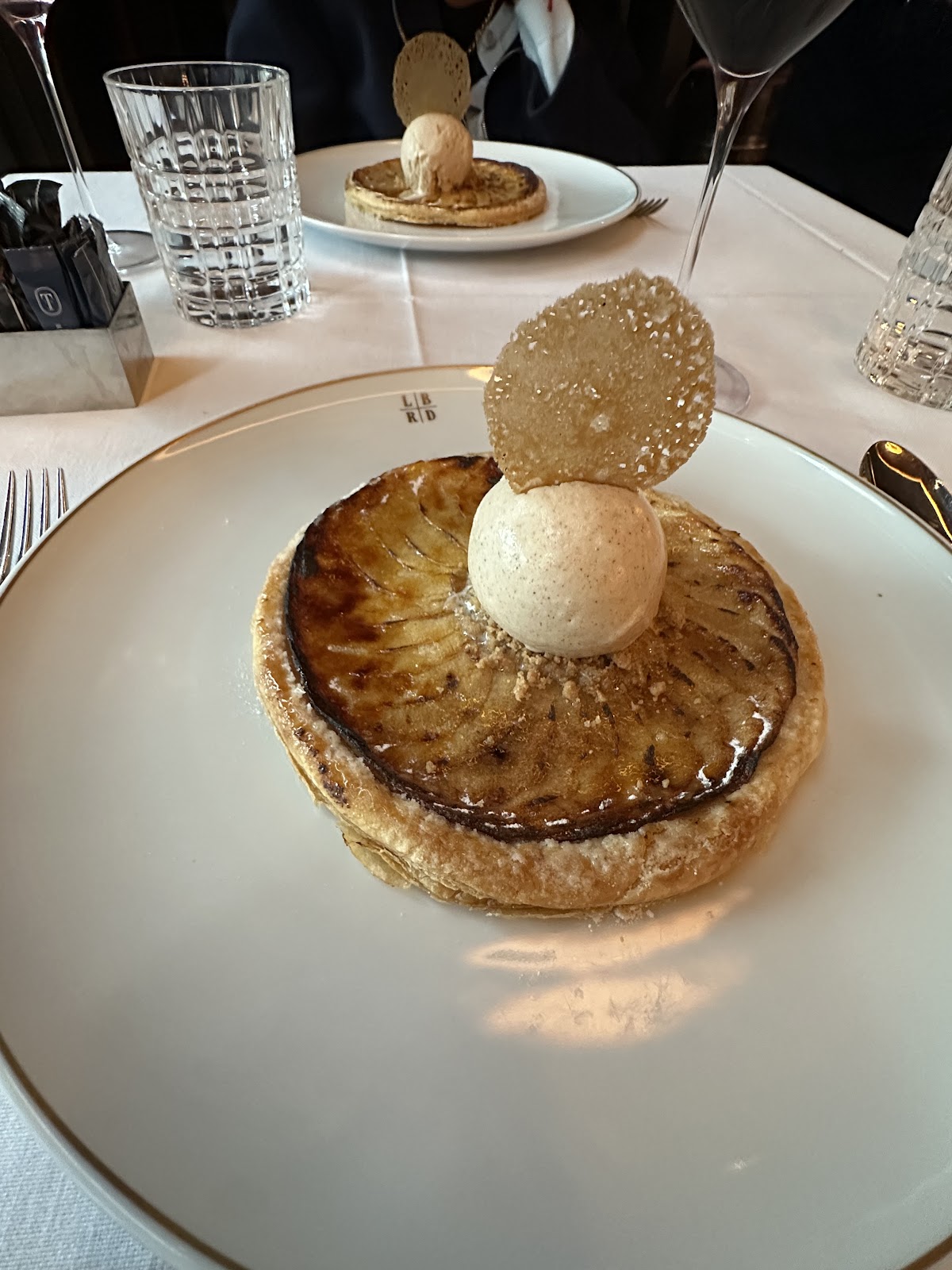Caramelized banana with ice cream